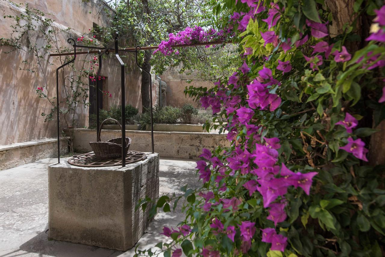Bed and Breakfast Castello Di Casamassella Exterior foto
